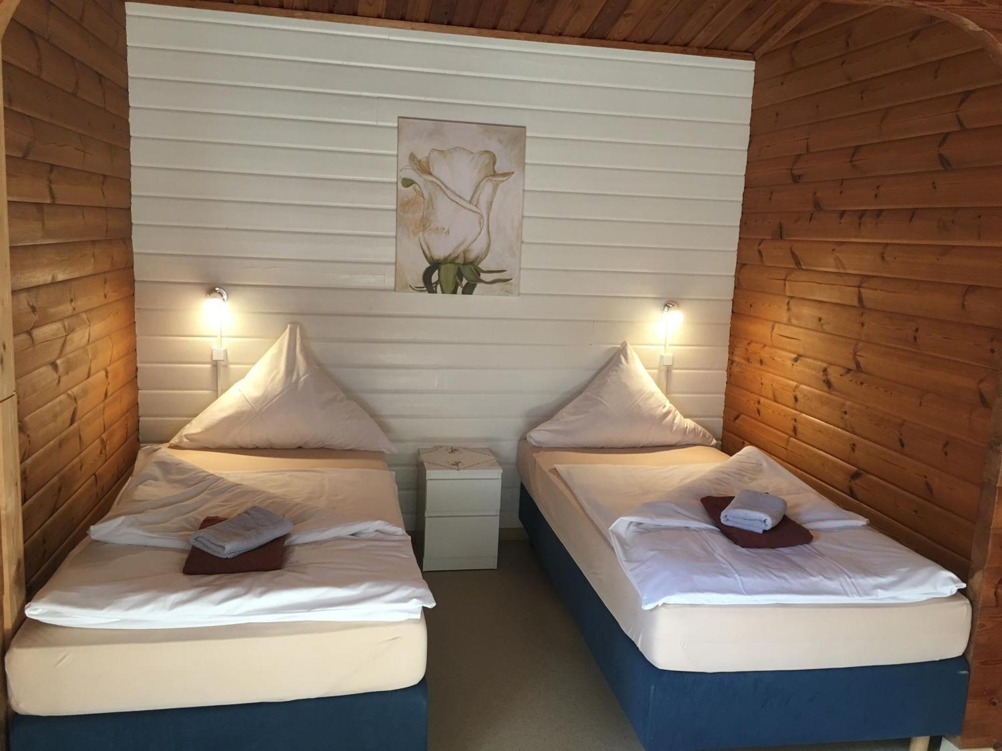 Abb Sportcenter Gaensefurth, Doppelzimmer Ohne Kueche, Standard Doppelzimmer Mit Kueche Hecklingen  Exterior foto